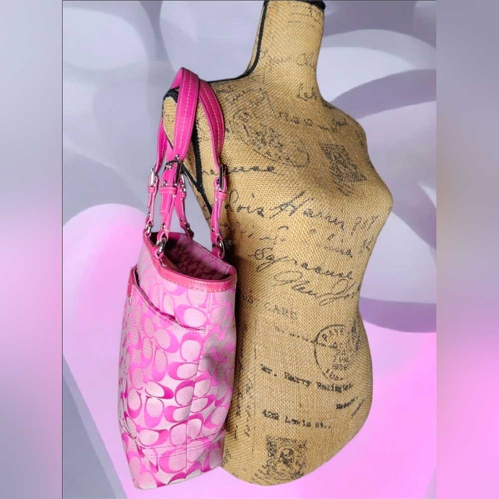 **SOLD**Pink Coach Y2K Hamptons Signature Lunch Tote - Picture 6 of 14